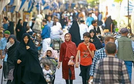 سه دختر افغان در تهران چگونه زندگی می کنند؟