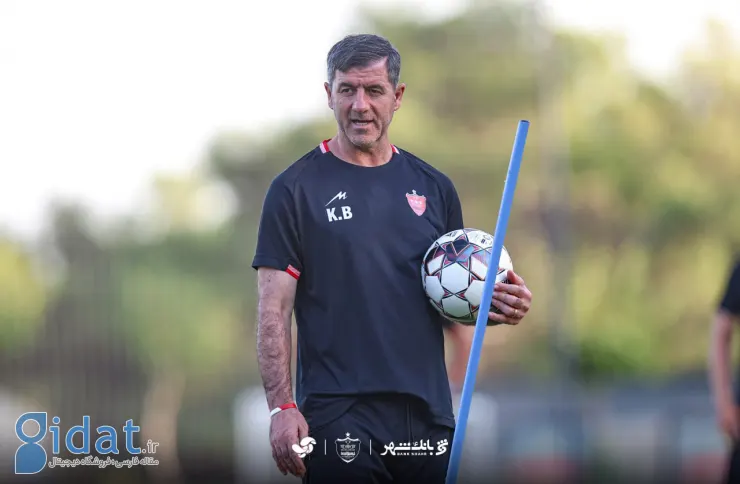 تراکتوری ها برای تشویق کریم باقری، مدارک خود را به نمایش گذاشتند