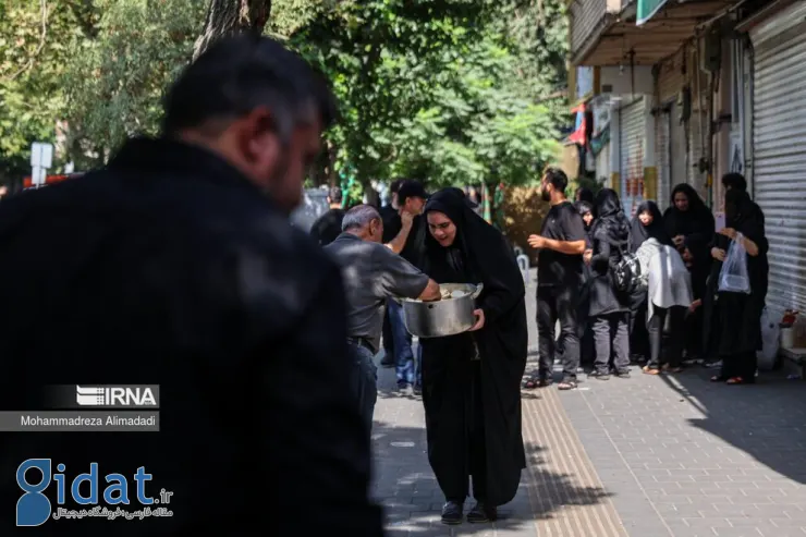 تصایری از نذر حلوا در چهارراه گلوبندک تهران