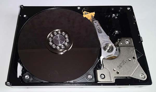 ویژگی های هارد دیسک