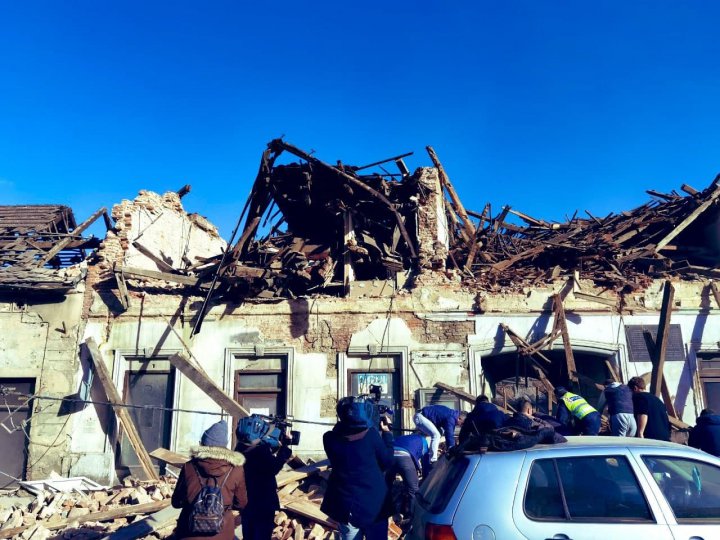 مدافع کروات به داد زلزله زدگان شتافت (عکس)