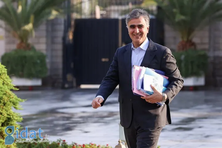 تصویر سازمان صدا و سیمای ایران از کارنامه ۳ ساله فرزین توجه ها را به خود جلب کرد