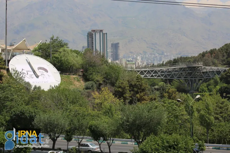 متفاوت‌ترین تصاویر از ابرساعت شهر تهران 