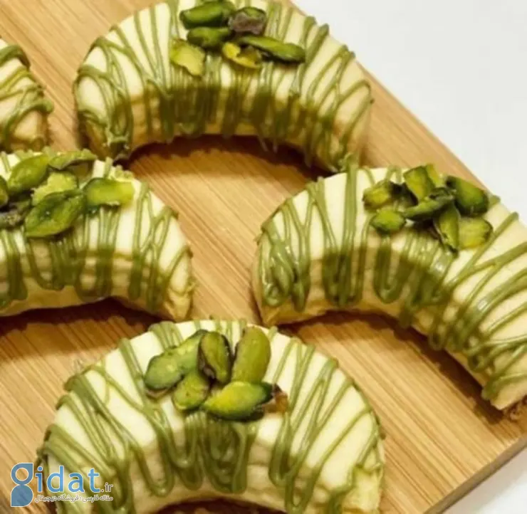 شیرینی هلال پسته؛ شیک و خوشمزه برای عید نوروز