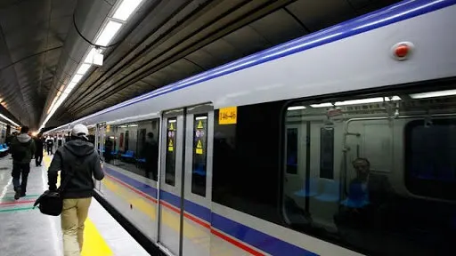 چهره عجیب دو مسافر متروی تهران محبوب شد