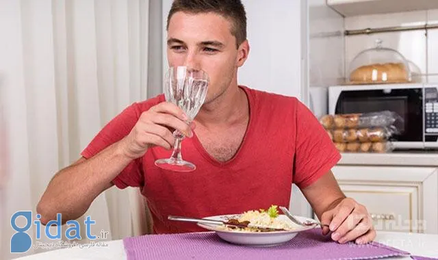 همراه غذا آب بنوشیم یا نه؟