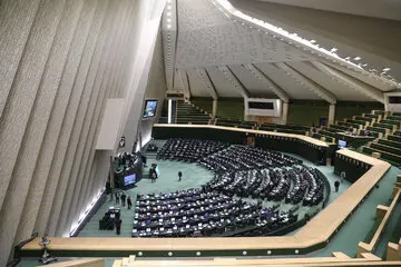 مجلس به کوتاه شدن دوره‌های دانشگاهی چراغ سبز نشان داد