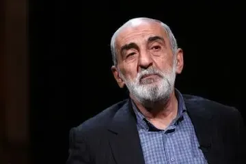 شریعتمداری: موسوی فراماسون و کروبی یک رذل غربی است