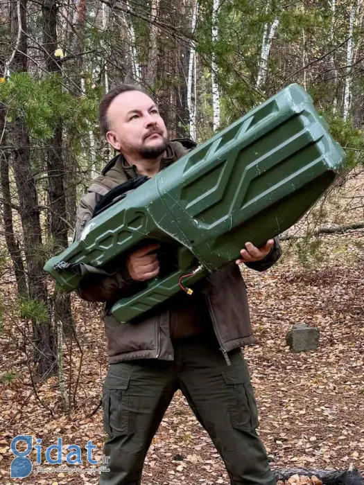 ukrainian-army-soldier-with-a-captured-russian-anti-drone-v0-hx3rqlv8lx1e1