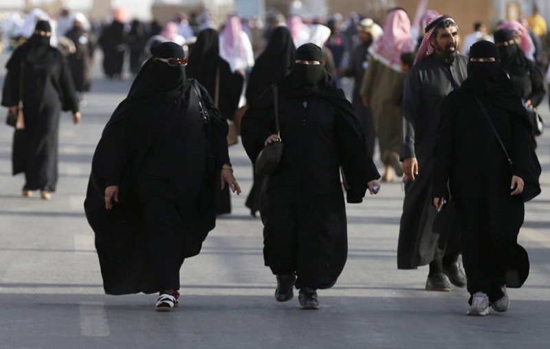 عربستان زنان فراری از کشور را با شماره سریال گوشی ردیابی می‌کند