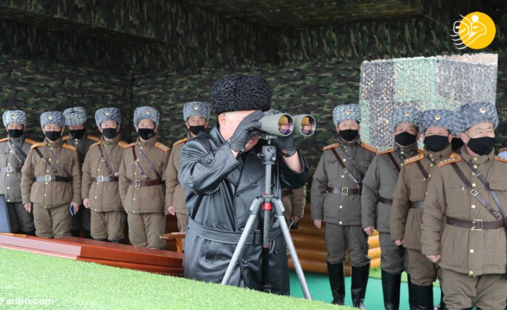 (تصاویر) رزمایش کره شمالی با نظارت کیم جونگ اون و وحشت از کرونا