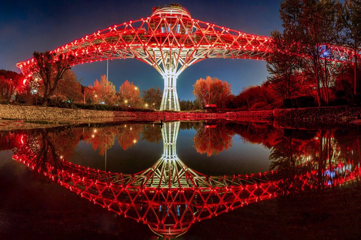 (تصویر) پل طبیعت قرمز شد