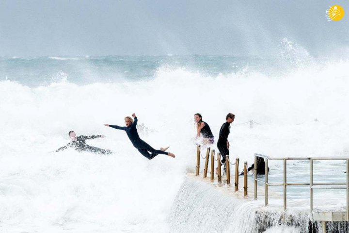 (تصاویر) موج سواری در آب های خروشان سیدنی