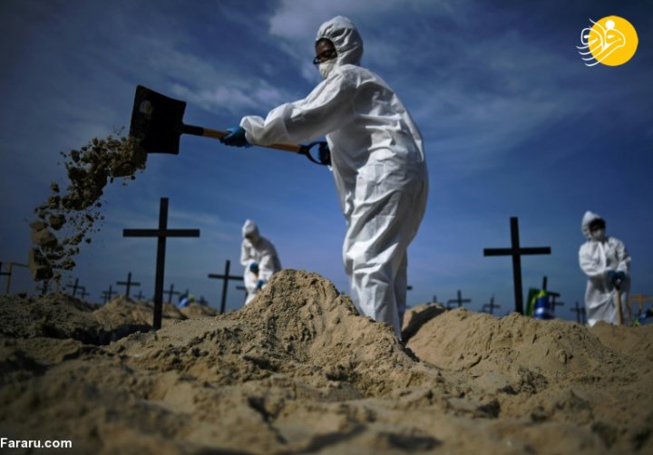 (تصاویر) حفر قبر برای قربانیان کرونا در ساحل دریا