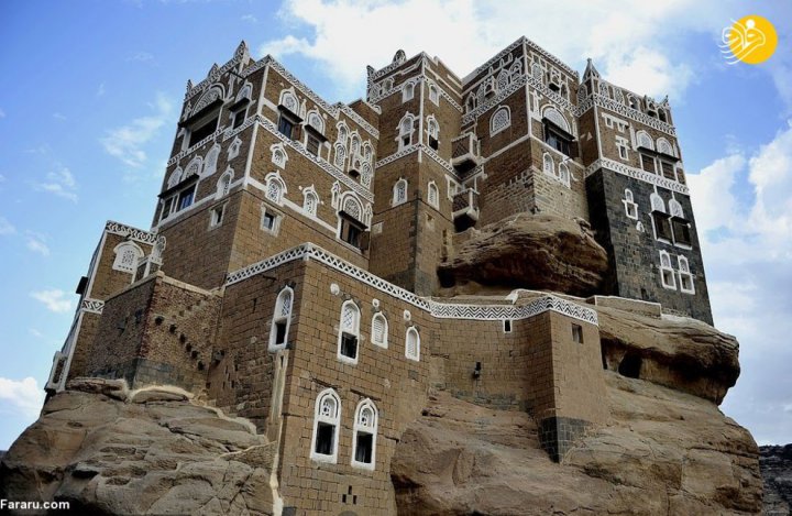 (تصاویر) قصری چشم نواز بر بلندای صخره ای در یمن