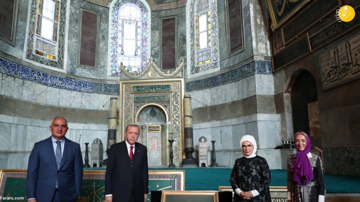 (تصاویر) رونمایی از تابلوی مسجد ایاصوفیه توسط اردوغان و همسرش