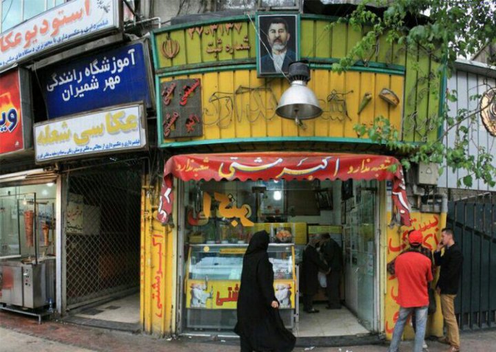 روزی که اشرف پهلوی بستنی فروشی اکبر مشتی را تعطیل کرد