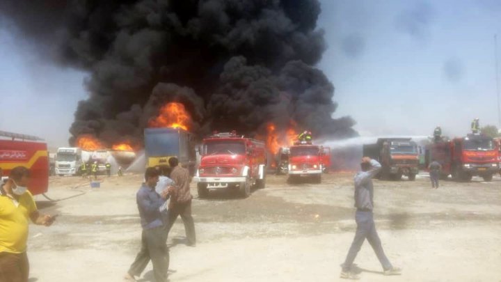 (ویدئو) آتش سوزی گسترده در شهرک دولت آباد کرمانشاه