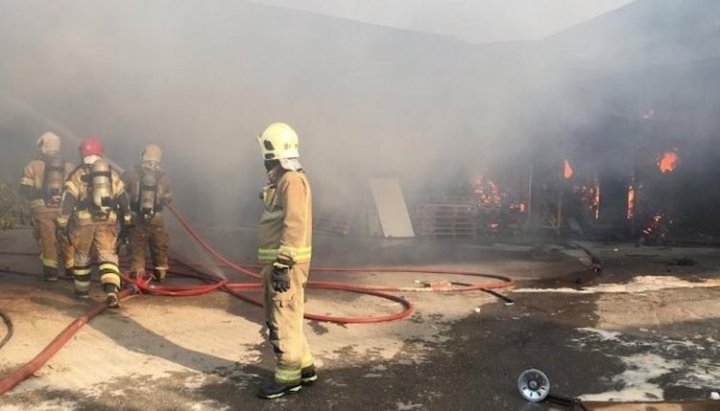 آتش سوزی گسترده در شهرک صنعتی در جاجرود