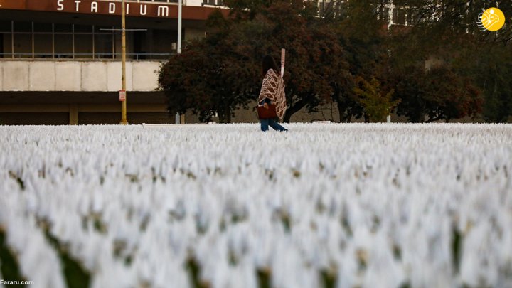 (عکس) نصب ۲۵۰ هزار پرچم سفید به یاد قربانیان کرونا در آمریکا