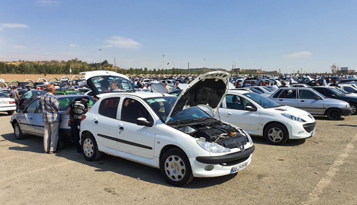 موج سواری سیاسی به بازار خودرو رسید