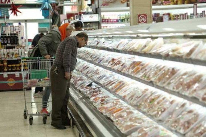 هشدار به فروشگاه های زنجیره ای درباره گران فروشی مرغ