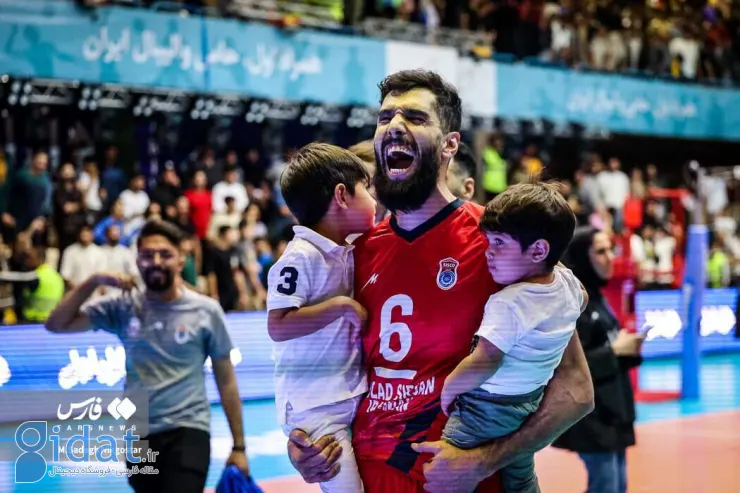 بوسه مادری بر پیشانی سید والیبال ایران