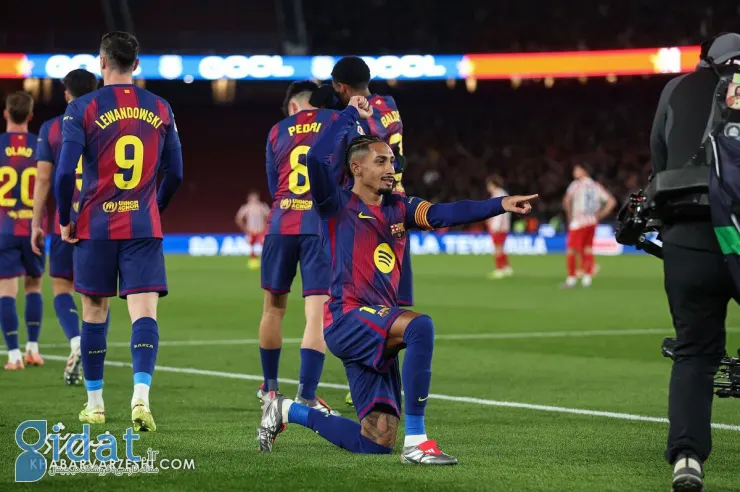 مانور قدرت سربازان فلیک در مسیر تاجگذاری مجدد