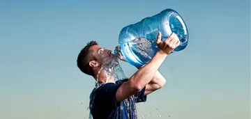 در هوای گرم به چند لیوان آب نیاز دارید؟