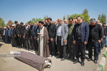 غیبت احمدی نژاد در مراسم تشییع معاونش