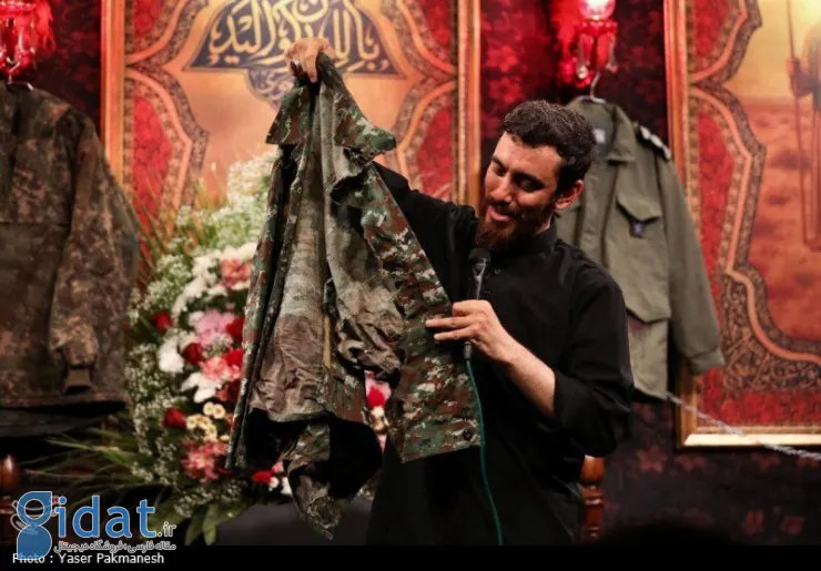 لباس‌های خونین شهدای حمله اسرائیل در یک دسته عزاداری