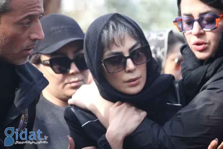 متن سوزناک و اشک های نیلوفر شهیدی در مراسم تشییع جنازه پدرش