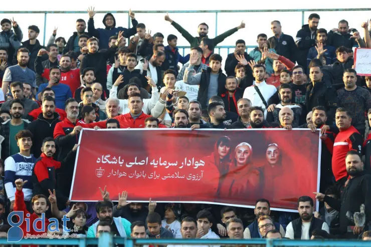 بنر متفاوت با تصویر زنان در بازی پرسپولیس