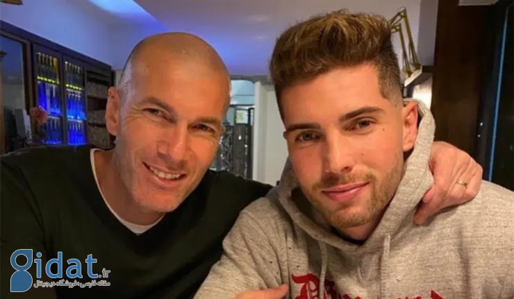 سلفی پسر زین الدین زیدان با کعبه