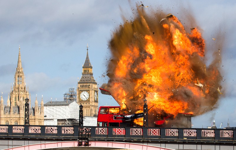 انفجار اتوبوس در لندن باعث وحشت شهروندان شد