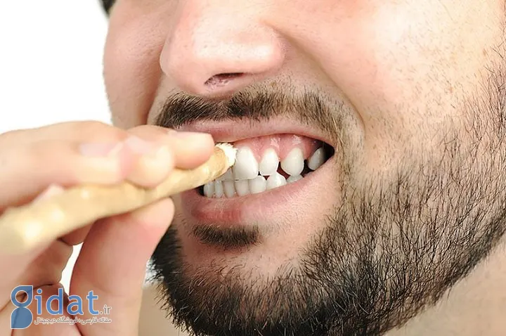 تمیز کردن دندان ها با چوب مسواک