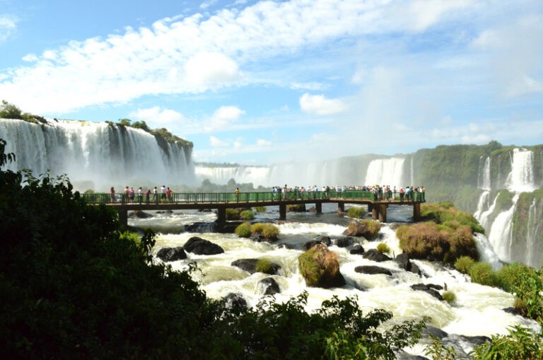 آبشار ایگواسو، جاذبه ای در مرز برزیل و آرژانتین